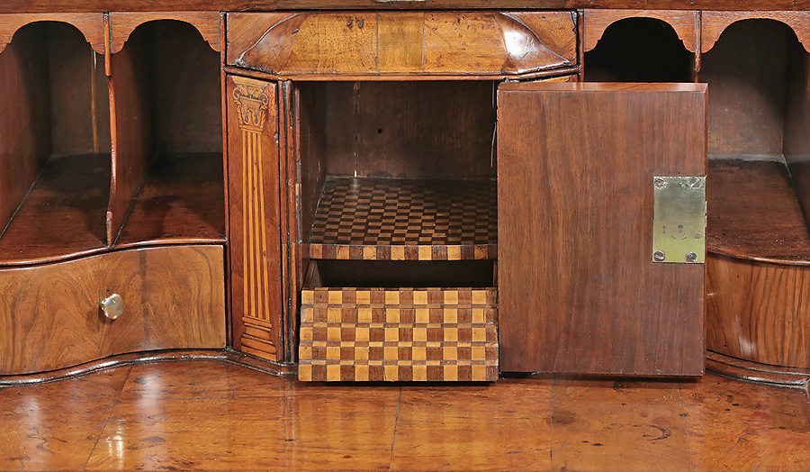 George I Walnut & Oyster-Veneered Walnut Bureau, England 1720, interior compartment with parquetry interior and drawer
