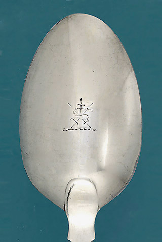 Dublin, Ireland, c1730 Silver Marrow Spoon Crest