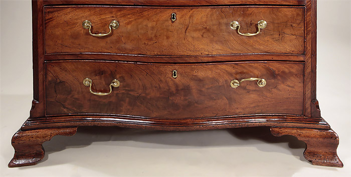 Fine_Early_George_III_Mahogany_Serpentine_Chest_c1760_frontal_close_700w