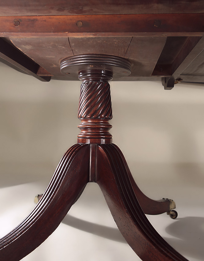 Fine George III Cuban Mahogany 2-Pedestal Dining Table, pedestal detail