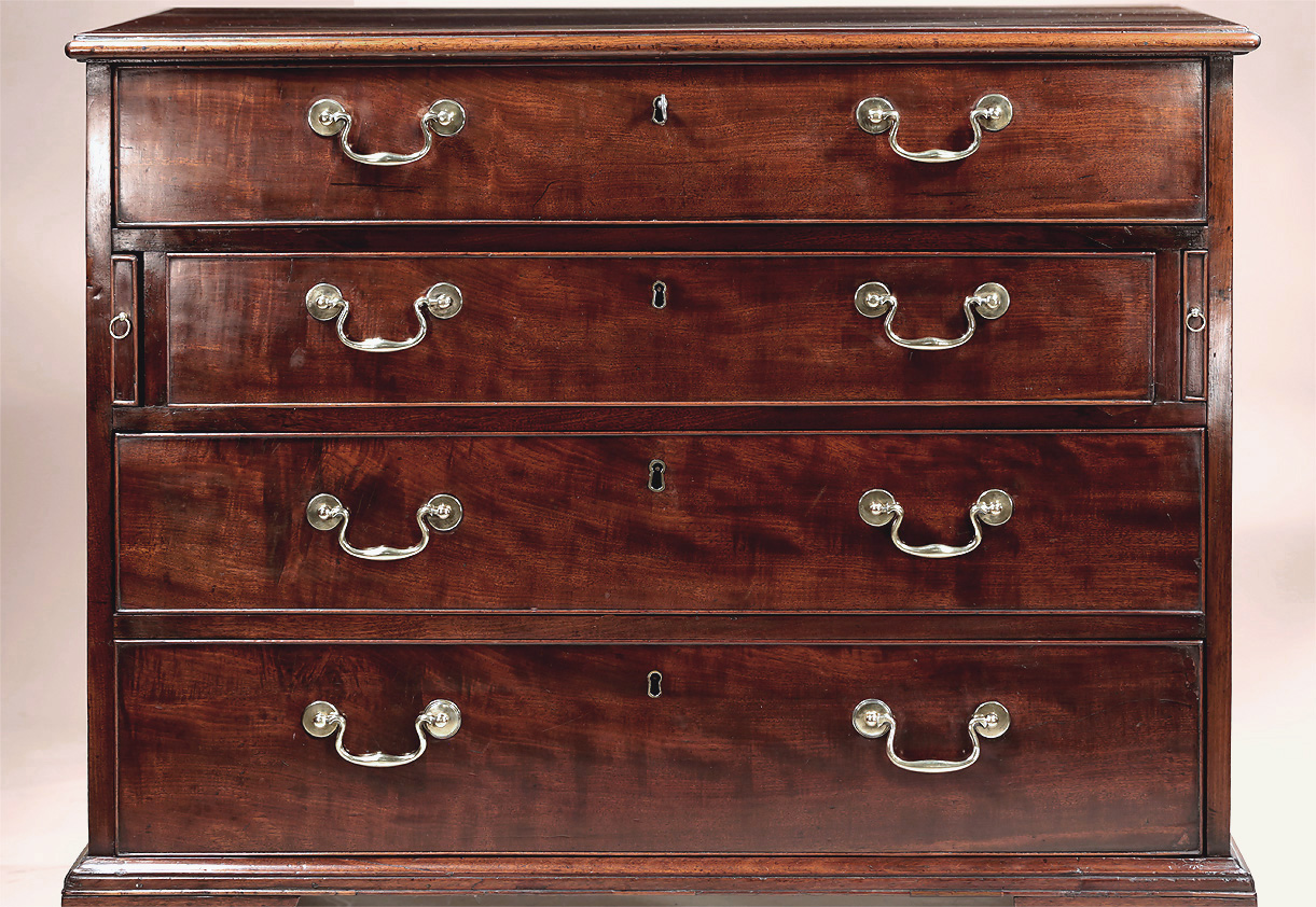George III Diminutive Figured Mahogany Gentleman's Fitted Dressing Chest, England, c1780 . drawser fronts with asymmetrical keyholes