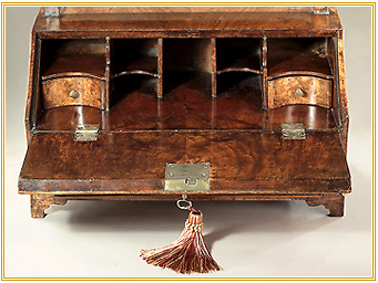 George I Burr & Straight Grain Walnut Dressing Table Mirror & Bureau. interior