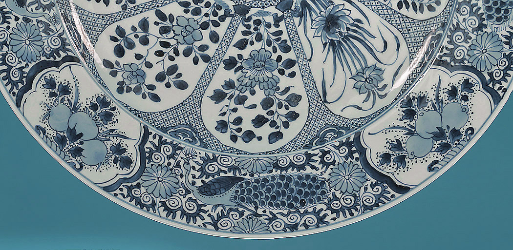 Kangxi Blue & White Porcelain Peacocks Large Dish (Charger), China, c1662-1722, rim peacocks detail