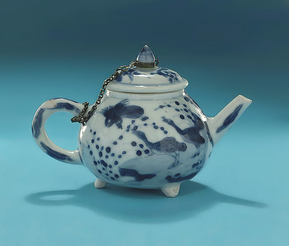 Rare Kangxi  Blue & White Tripod Teapot, China c1662-1690