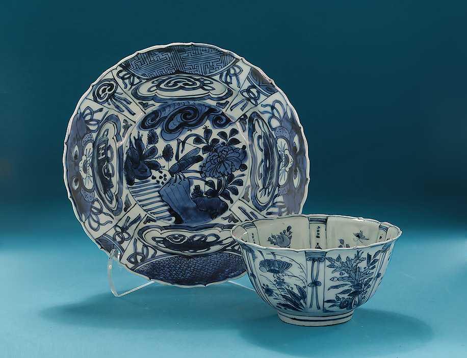 Ming Dynasty Kraak Porcelain 'Crowcup', with a Ming Dynasty Large Porcelain Klapmuts Bowl, Grasshopper with Toatie Masks,