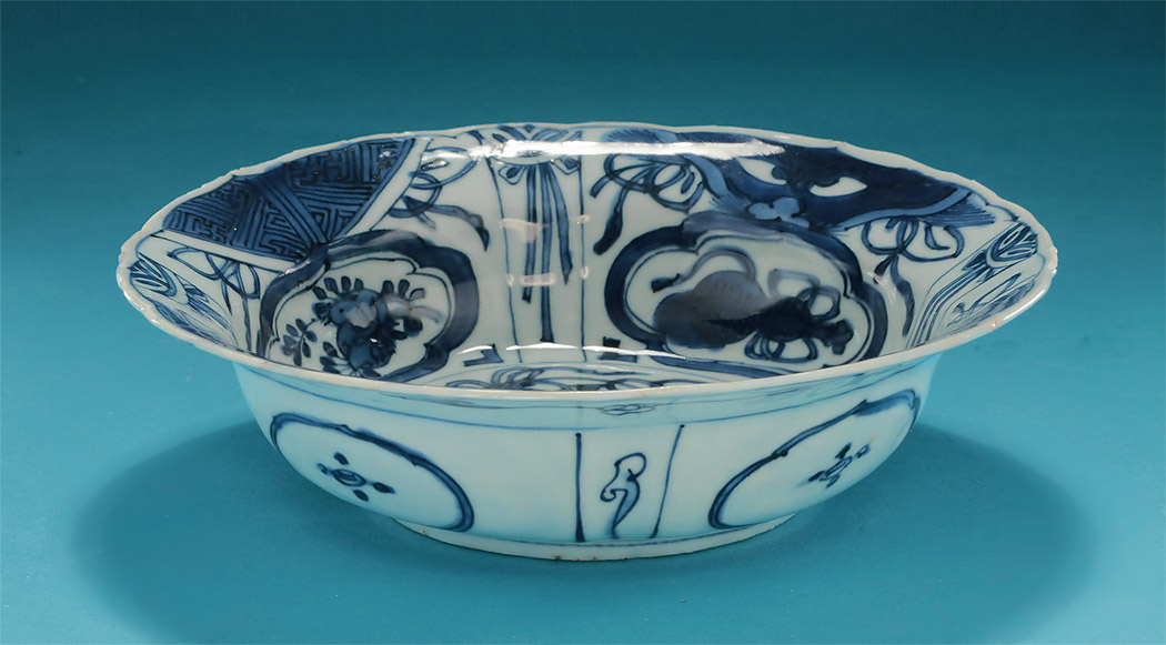 Ming Dynasty Kraak Porcelain Large Klapmuts  Bowl with Taotie Masks, Rinaldi, Group V / Wanli, China, c1600-20 