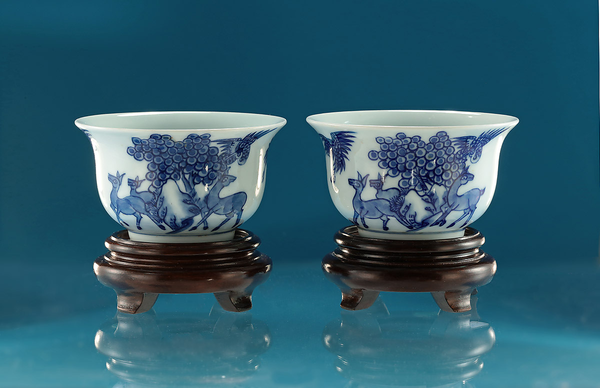 Pair of Kangxi Porcelain 'Deer & Crane' Cups, China, c1700 