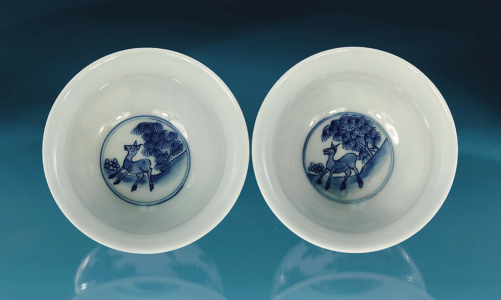 Pair of Kangxi Porcelain 'Deer & Crane' Cups, China, c1700 interior