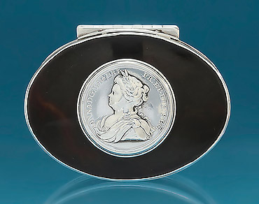 Queen Anne Silver-Mounted Tortoiseshell Snuff Box, Peace of Utrecht Silver Medal, John Croker, England, c1713-15 