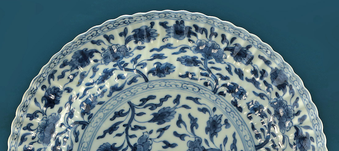 Fine Kangxi Fluted & Scalloped Blue & White Plate, Fretted Square Verso, China, c1700 
