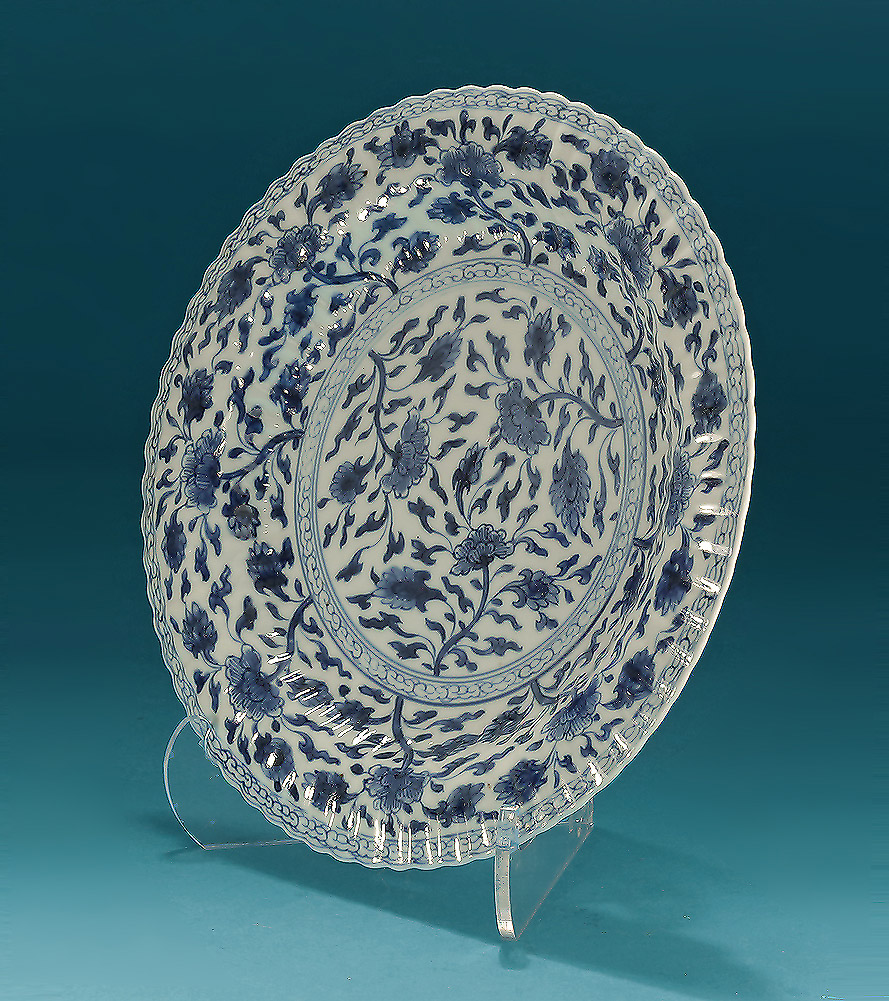 Fine Kangxi Fluted & Scalloped Blue & White Plate, Fretted Square Verso, China, c1700 